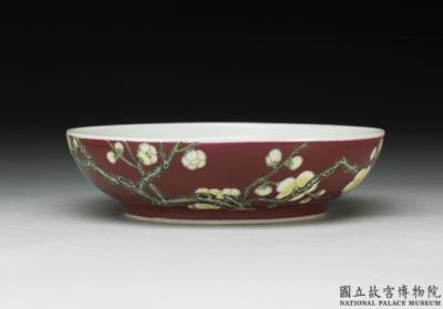 图片[2]-Dish with plum blossom in red ground of falangcai painted enamels, Qing dynasty, Yongzheng reign 1723-1735-China Archive